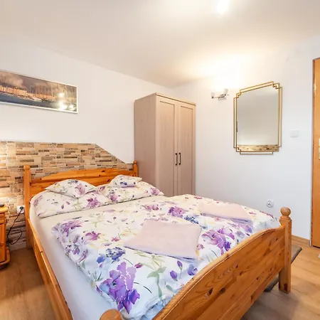 Nad Jeziorem * Mikolajki (Mragowo)